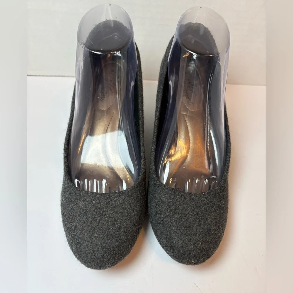 DexFlex Comfort gray faux wool wedge heel pumps size 8.5